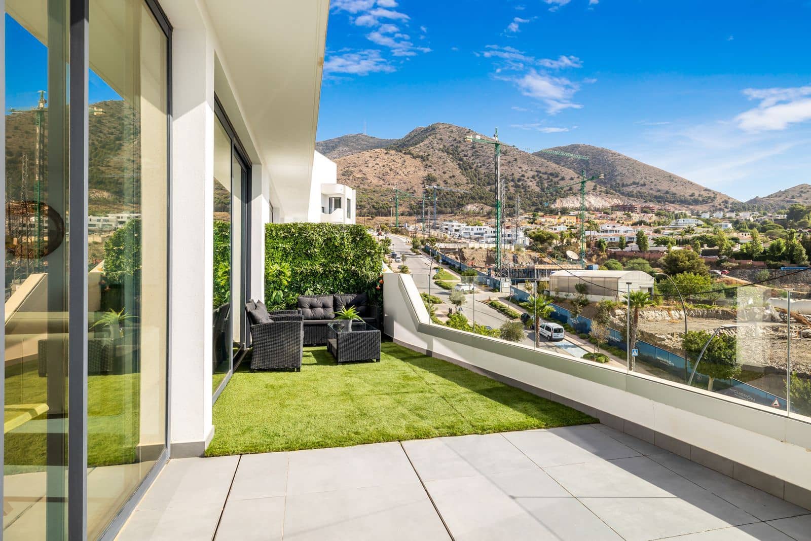 2 soveværelse Penthouse til salg i Fuengirola med swimmingpool garage - € 849.000 (Ref: 7200056)