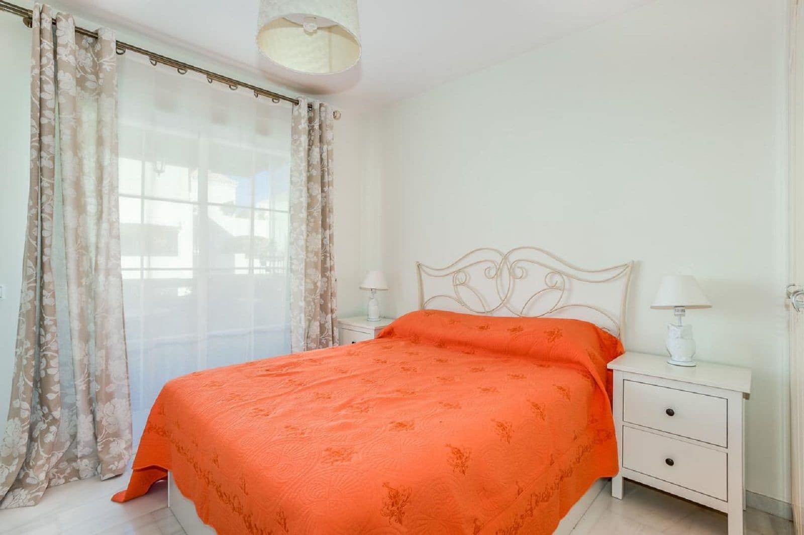 2 soverom Leilighet til salgs i Elviria med svømmebasseng garasje - € 395 000 (Ref: 7223789)