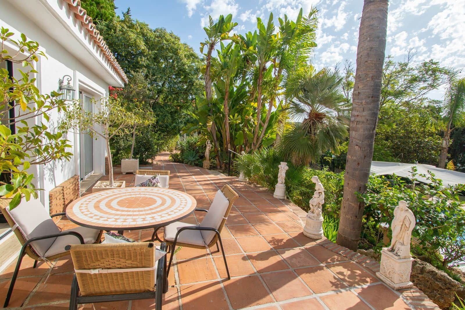 5 soveværelse Villa til salg i Marbella med swimmingpool garage - € 1.975.000 (Ref: 7225772)