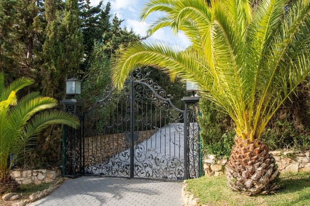 5 soverom Villa til salgs i Hacienda Las Chapas, Marbella med svømmebasseng garasje - € 1 975 000 (Ref: 7225772)