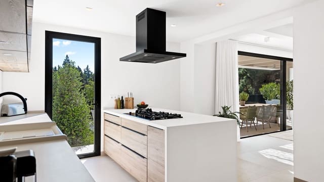 3 soverom Villa til salgs i El Chaparral, Mijas med svømmebasseng garasje - € 1 150 000 (Ref: 7247157)