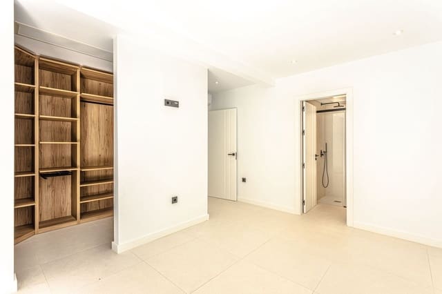 3 makuuhuone Huvila myytävänä paikassa Elviria, Marbella mukana uima-altaan 
autotalli - 1 250 000 € (Ref: 7253436)