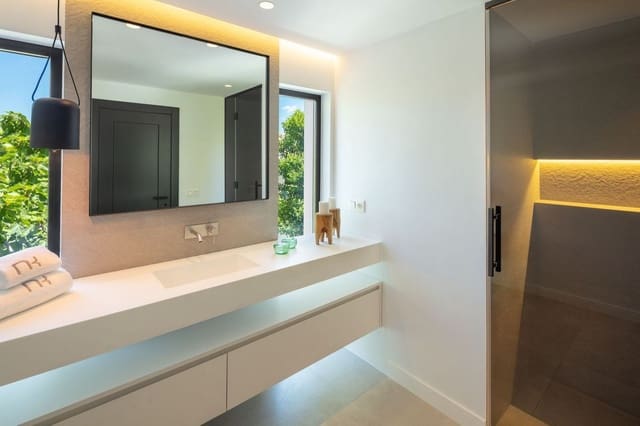 4 soveværelse Villa til salg i Puerto Banus, Marbella med swimmingpool garage - € 3.250.000 (Ref: 7272262)