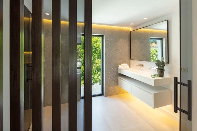 4 soveværelse Villa til salg i Puerto Banus, Marbella med swimmingpool garage - € 3.250.000 (Ref: 7272262)