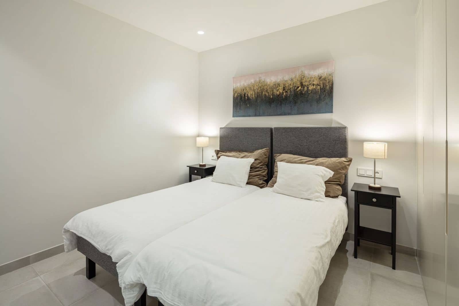 5 slaapkamer Villa te koop in Nueva Andalucia met zwembad garage - € 1.450.000 (Ref: 7277849)