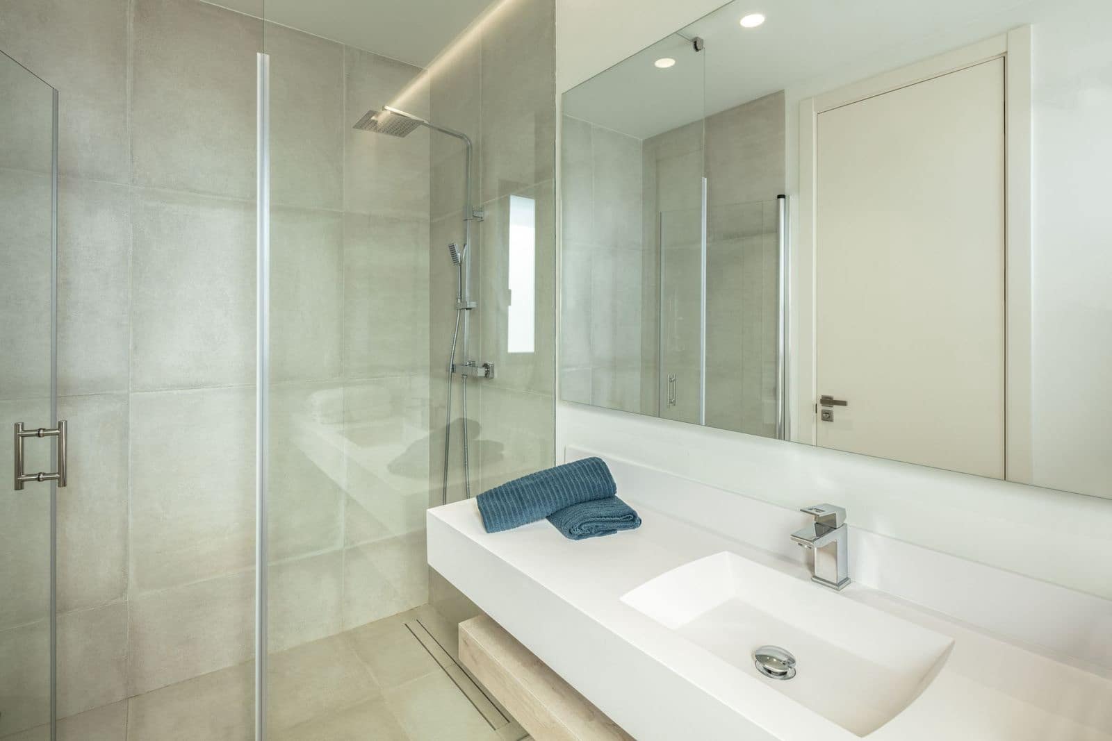 5 slaapkamer Villa te koop in Nueva Andalucia met zwembad garage - € 1.450.000 (Ref: 7277849)