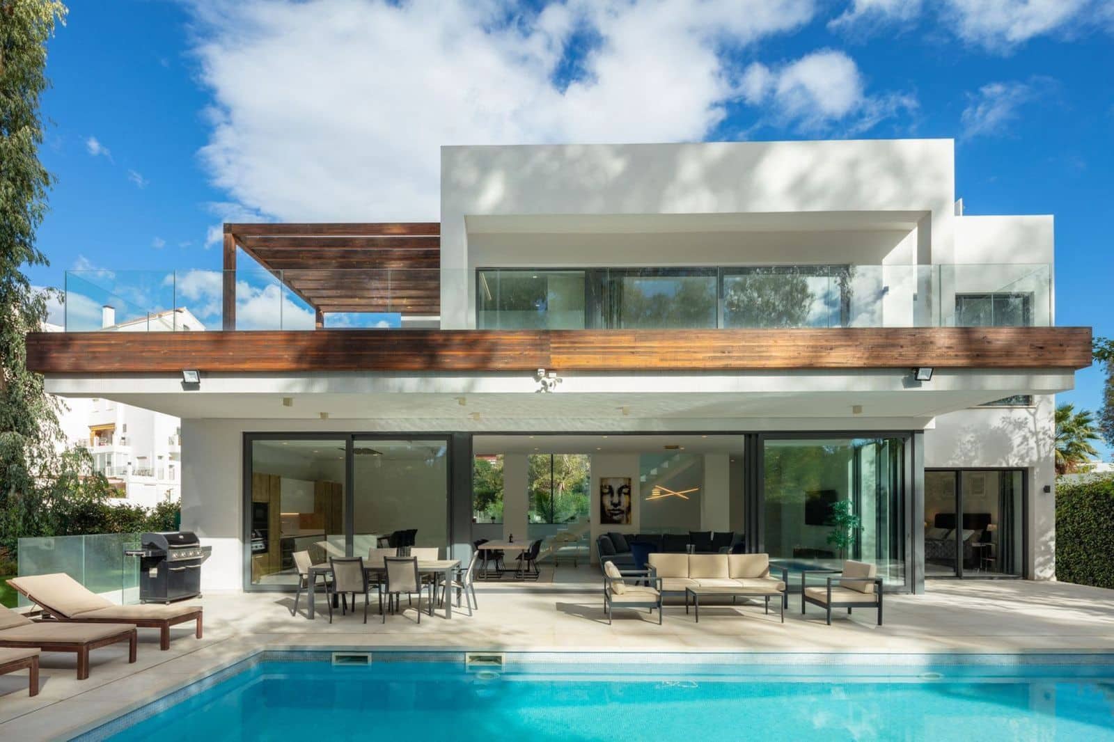 5 slaapkamer Villa te koop in Nueva Andalucia met zwembad garage - € 1.450.000 (Ref: 7277849)