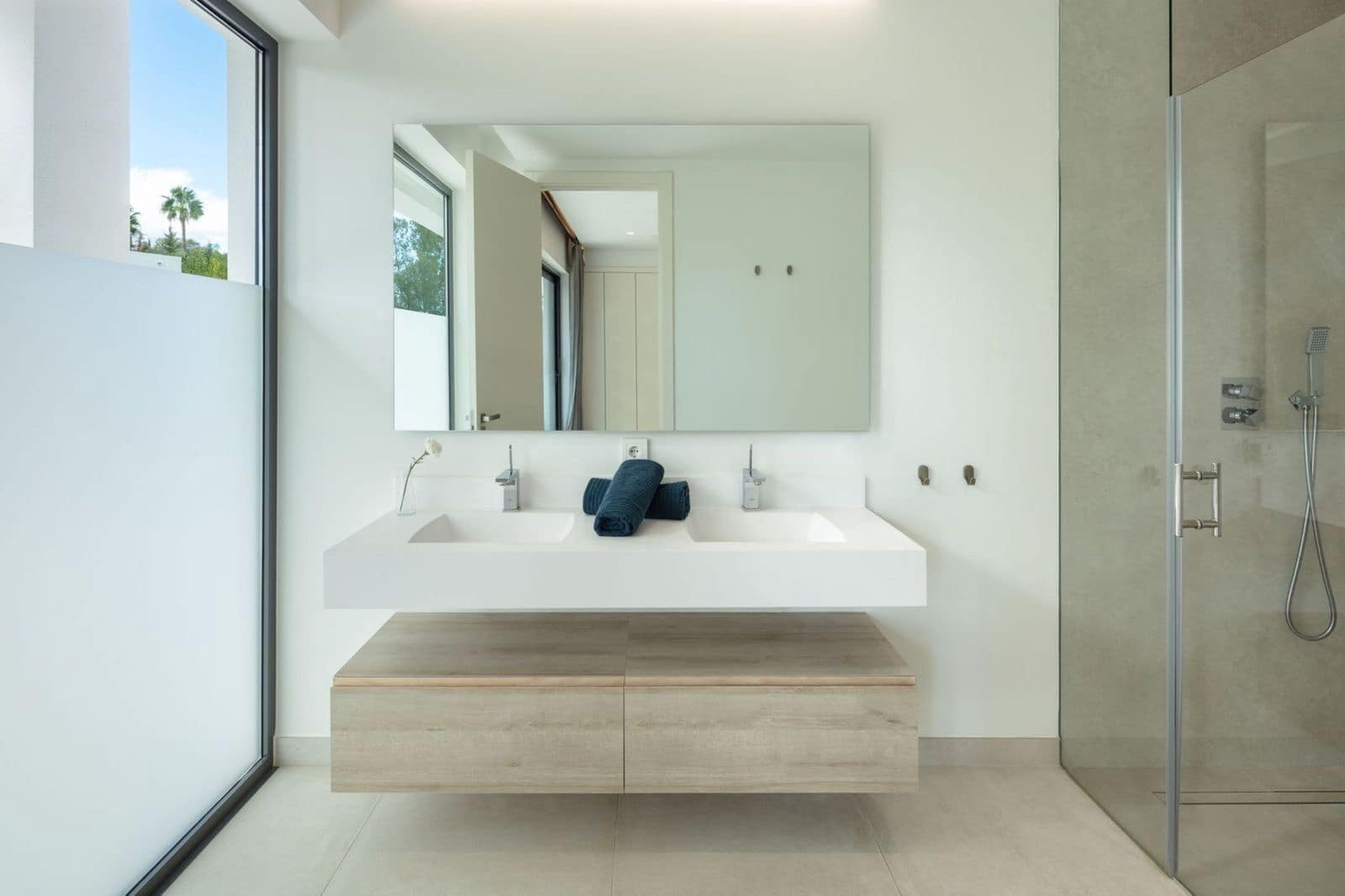 5 slaapkamer Villa te koop in Nueva Andalucia met zwembad garage - € 1.450.000 (Ref: 7277849)