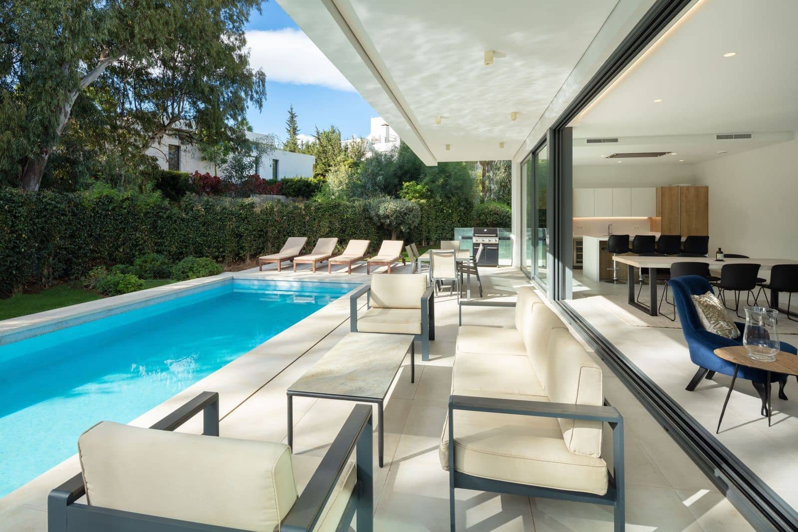 5 slaapkamer Villa te koop in Nueva Andalucia met zwembad garage - € 1.450.000 (Ref: 7277849)