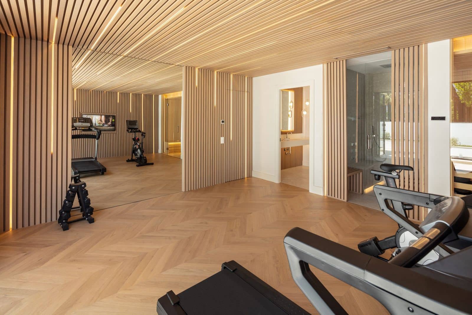 5 sypialnia Willa na sprzedaż w Nueva Andalucia z basenem garażem - 4 995 000 € (Ref: 7289982)