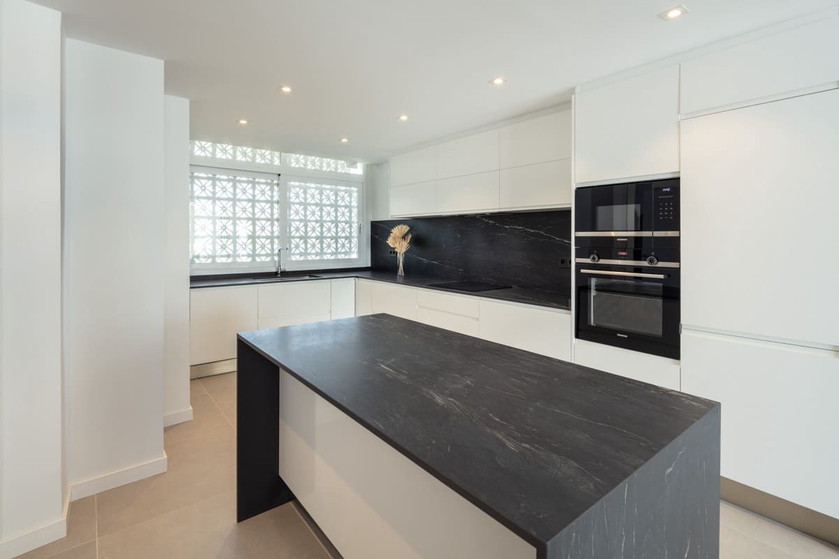 3 soverom Penthouse til salgs i Nueva Andalucia med svømmebasseng garasje - € 890 000 (Ref: 7296272)