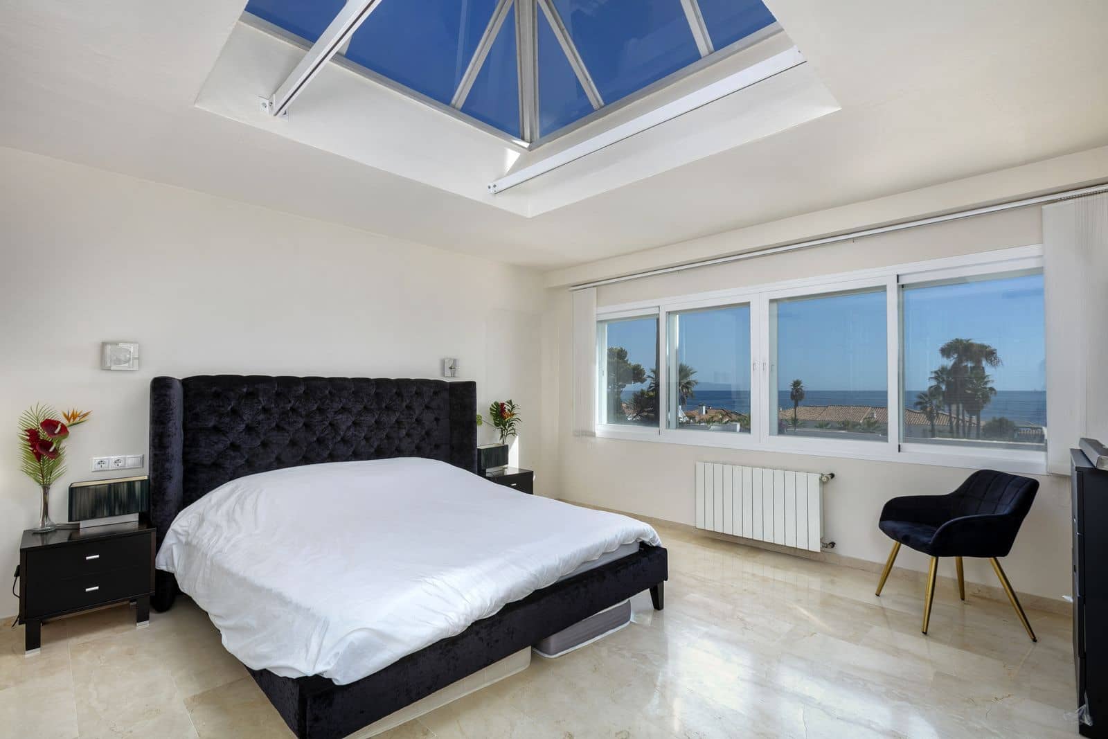 4 soveværelse Villa til salg i El Chaparral med swimmingpool garage - € 895.000 (Ref: 7299546)