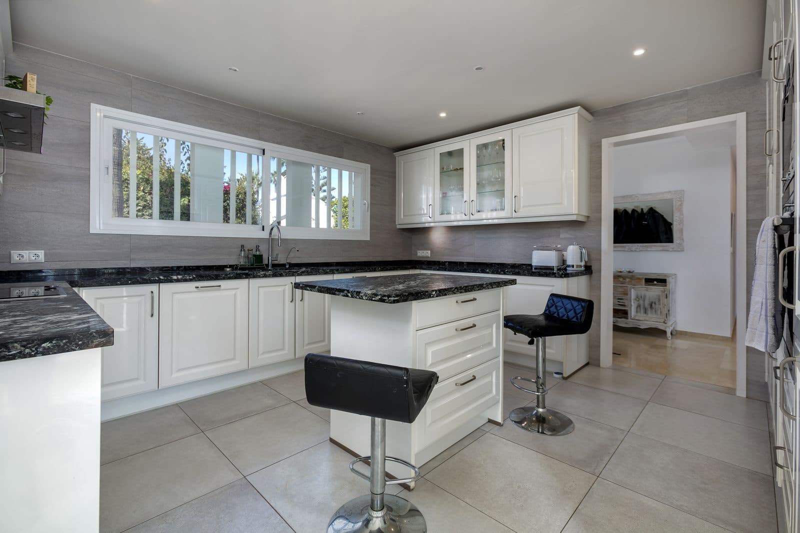 4 soveværelse Villa til salg i El Chaparral med swimmingpool garage - € 895.000 (Ref: 7299546)