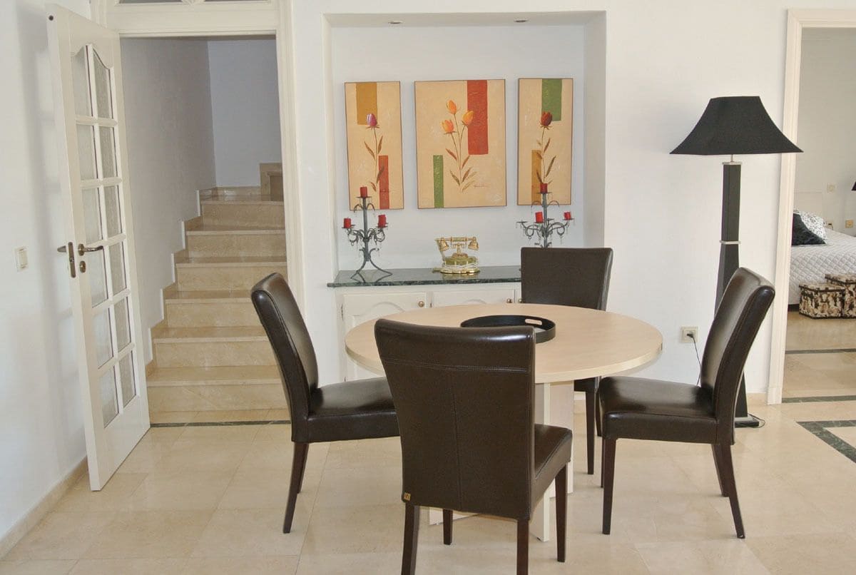 4 soverom Villa til salgs i Marbella med svømmebasseng garasje - € 1 300 000 (Ref: 7323555)