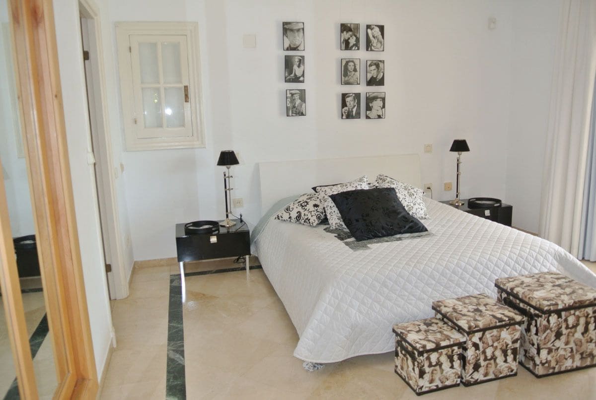 4 soverom Villa til salgs i Marbella med svømmebasseng garasje - € 1 300 000 (Ref: 7323555)