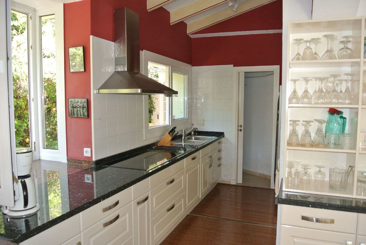 4 soverom Villa til salgs i Marbella med svømmebasseng garasje - € 1 300 000 (Ref: 7323555)