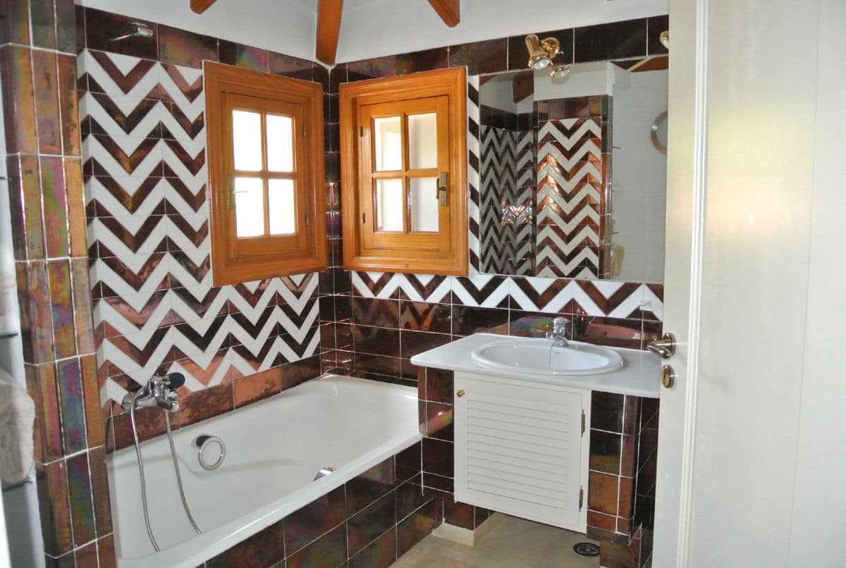 4 soverom Villa til salgs i Marbella med svømmebasseng garasje - € 1 300 000 (Ref: 7323555)