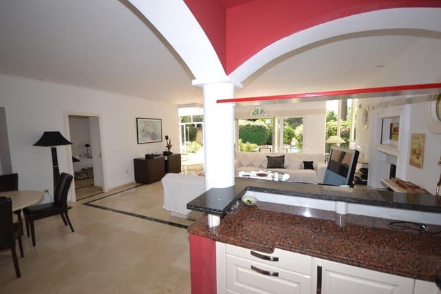 4 soverom Villa til salgs i Marbella med svømmebasseng garasje - € 1 300 000 (Ref: 7323555)