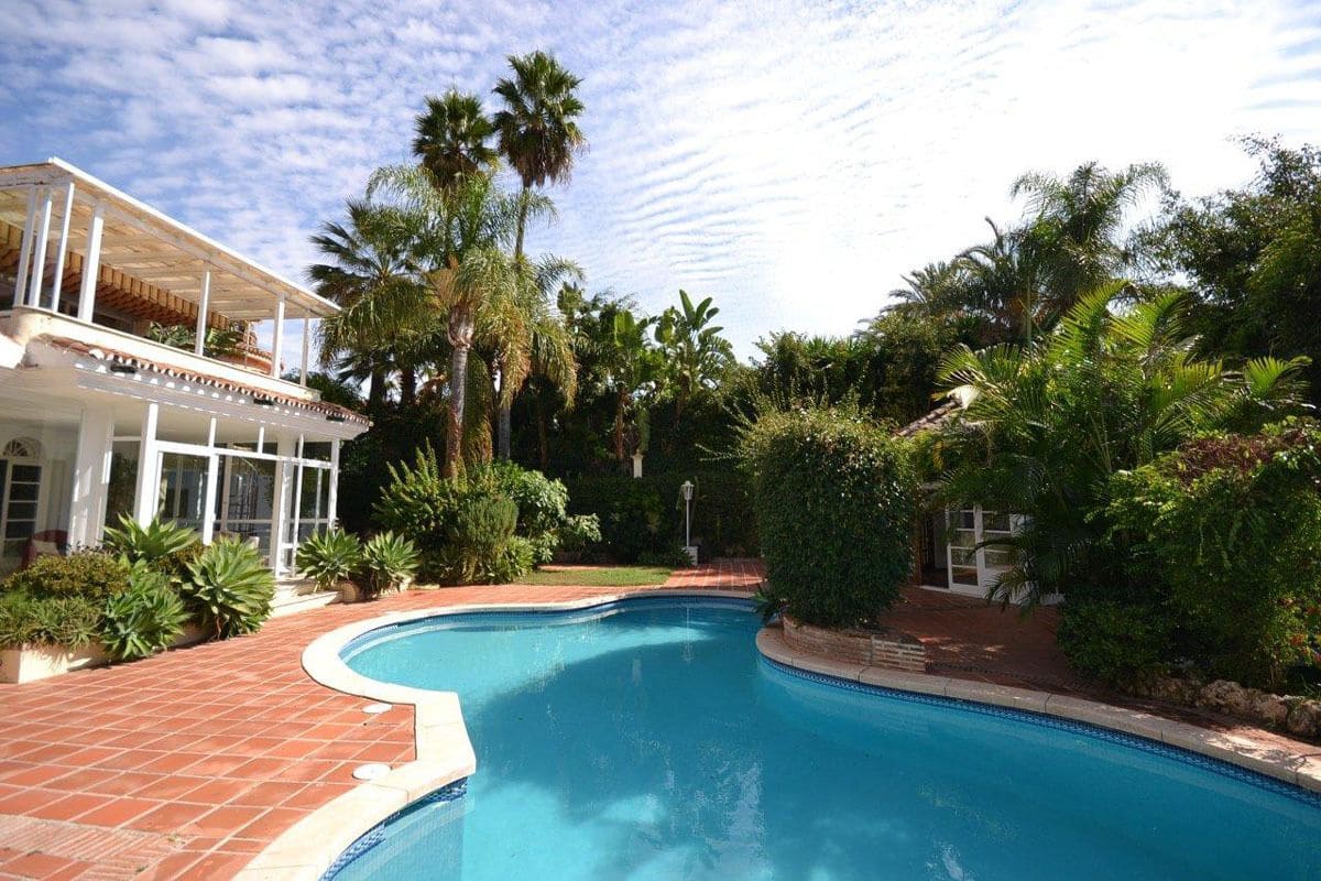 4 soverom Villa til salgs i Marbella med svømmebasseng garasje - € 1 300 000 (Ref: 7323555)