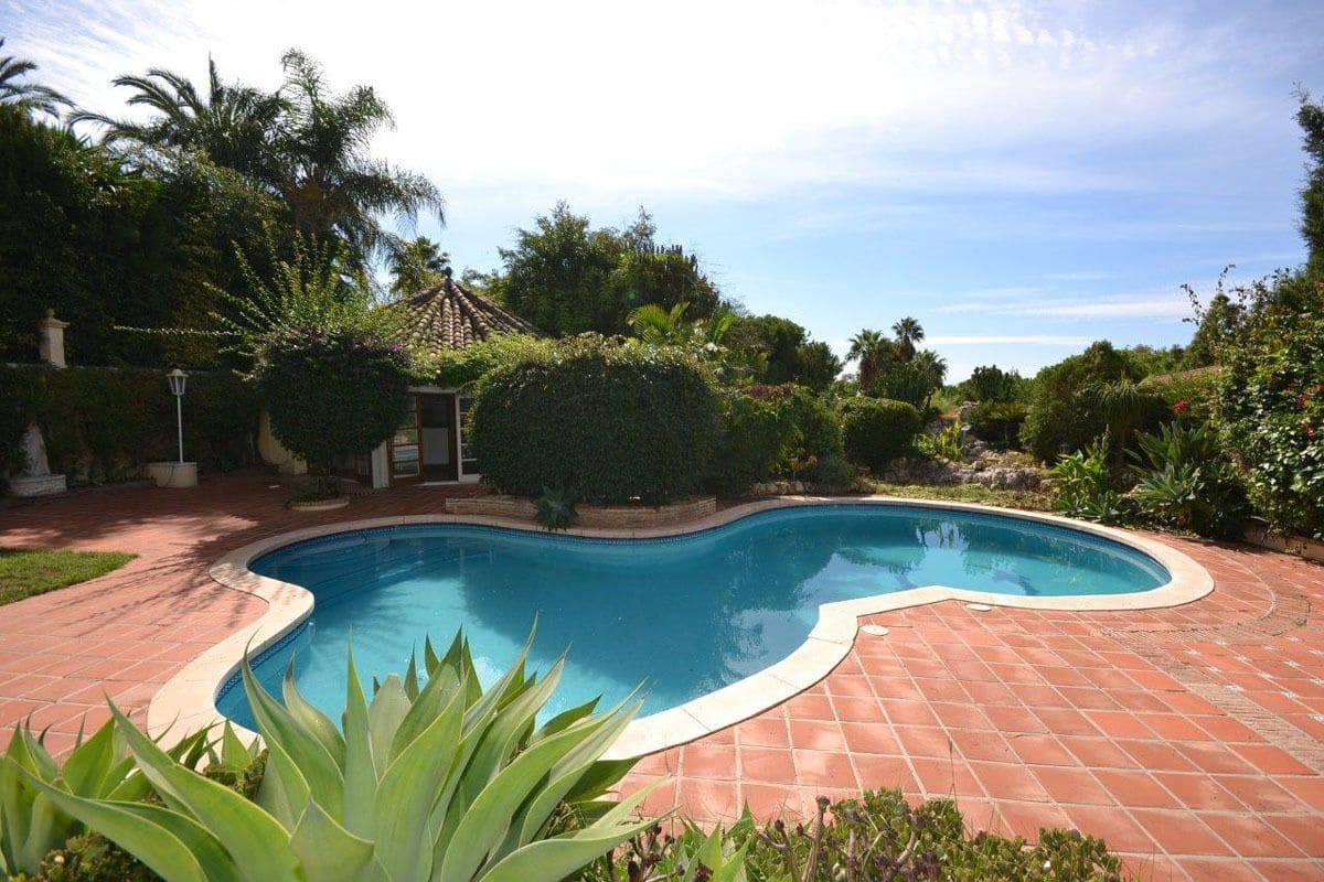 4 soverom Villa til salgs i Marbella med svømmebasseng garasje - € 1 300 000 (Ref: 7323555)