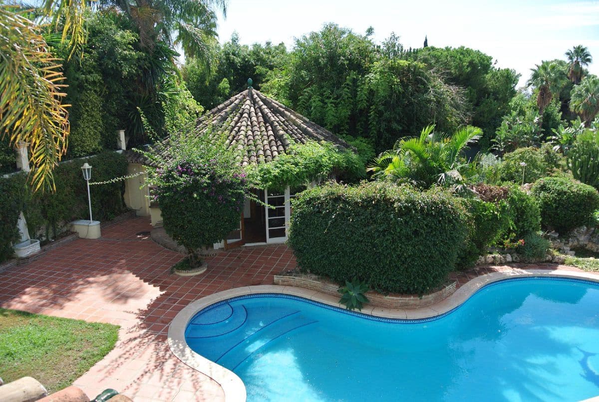 4 soverom Villa til salgs i Marbella med svømmebasseng garasje - € 1 300 000 (Ref: 7323555)