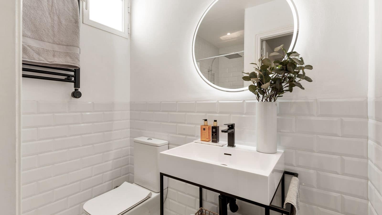 5 bedroom Villa for sale in Nueva Andalucia with pool garage - € 1,395,000 (Ref: 7323558)