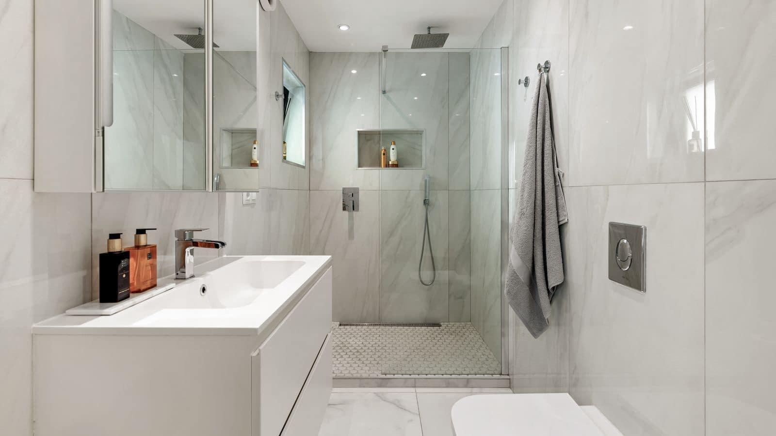 5 bedroom Villa for sale in Nueva Andalucia with pool garage - € 1,395,000 (Ref: 7323558)