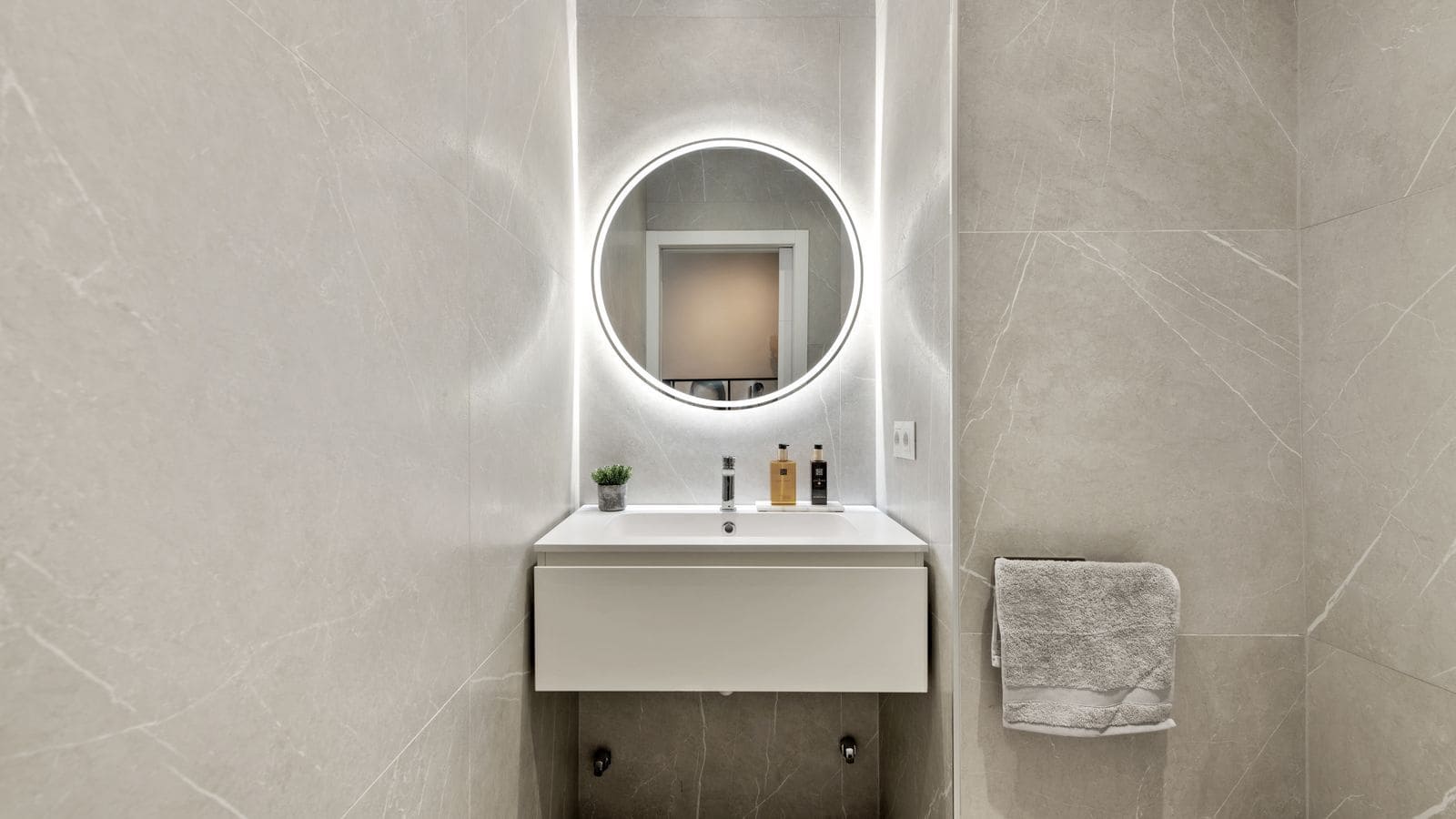 5 bedroom Villa for sale in Nueva Andalucia with pool garage - € 1,395,000 (Ref: 7323558)