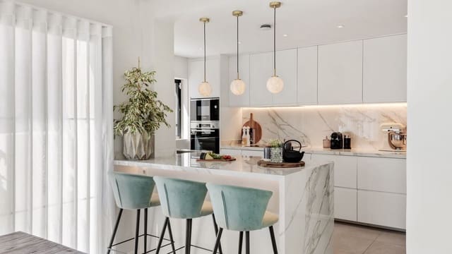 5 makuuhuone Huvila myytävänä paikassa Nueva Andalucia, Marbella mukana uima-altaan 
autotalli - 1 395 000 € (Ref: 7323558)