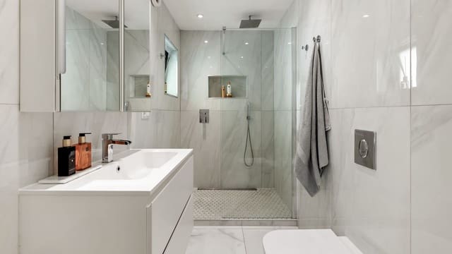 5 makuuhuone Huvila myytävänä paikassa Nueva Andalucia, Marbella mukana uima-altaan 
autotalli - 1 395 000 € (Ref: 7323558)