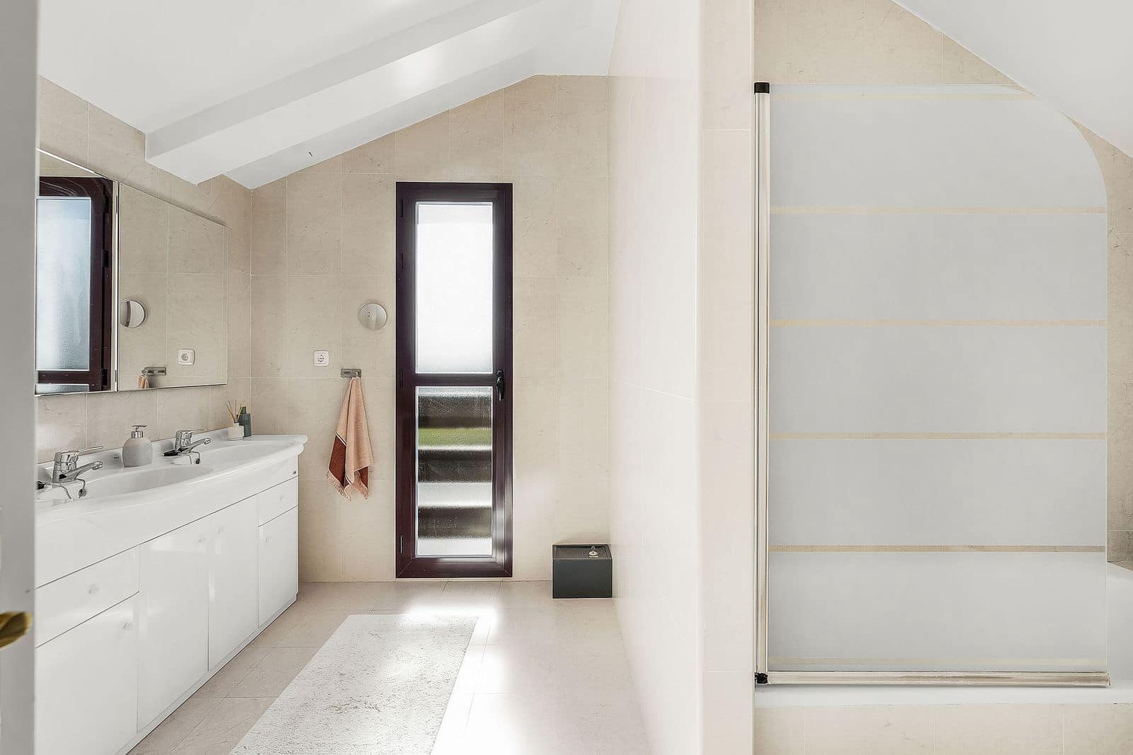 3 sypialnia Penthouse na sprzedaż w Nueva Andalucia z garażem - 695 000 € (Ref: 7342167)