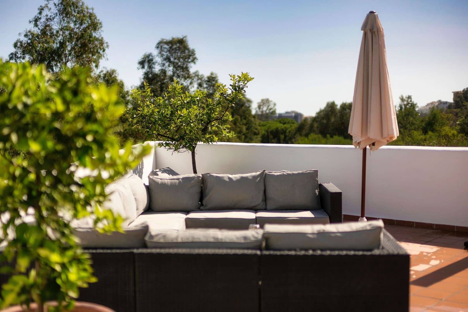 3 sypialnia Penthouse na sprzedaż w Nueva Andalucia z garażem - 695 000 € (Ref: 7342167)