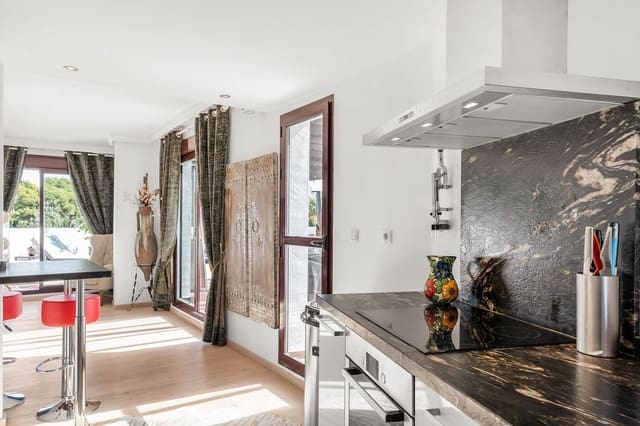 3 sypialnia Penthouse na sprzedaż w Nueva Andalucia, Marbella z garażem - 695 000 € (Ref: 7342167)