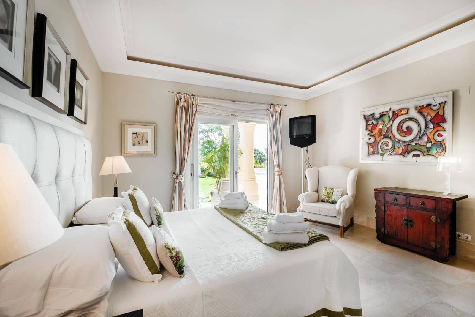 5 soverom Villa til salgs i Aloha Golf med svømmebasseng garasje - € 3 995 000 (Ref: 7358659)