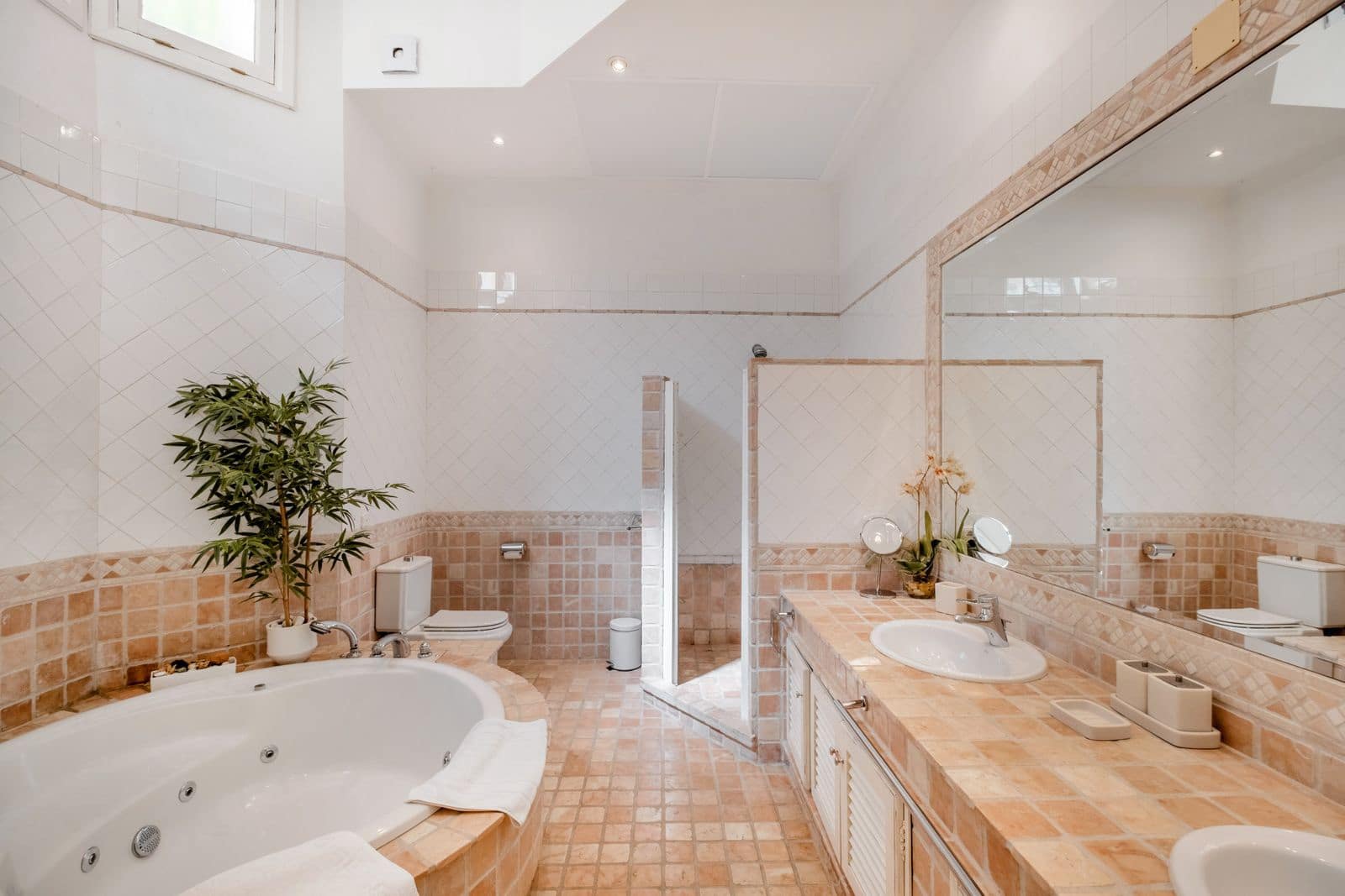 5 soverom Villa til salgs i Aloha Golf med svømmebasseng garasje - € 3 995 000 (Ref: 7358659)