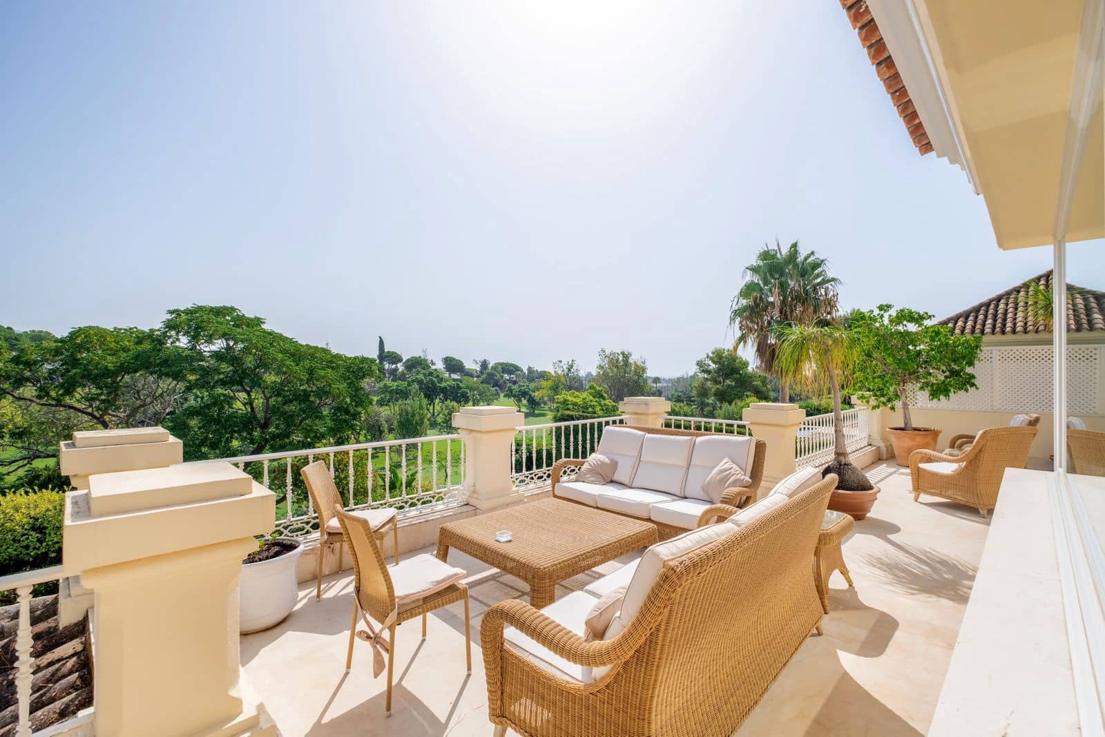 5 soverom Villa til salgs i Aloha Golf med svømmebasseng garasje - € 3 995 000 (Ref: 7358659)