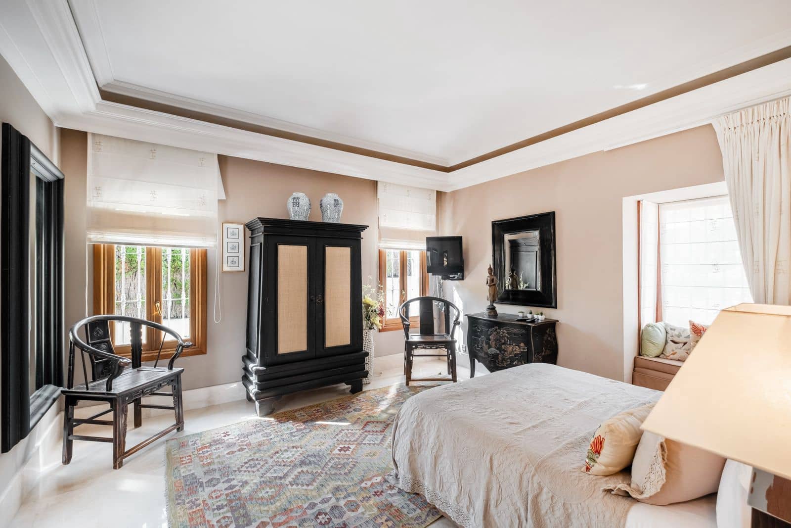 5 soverom Villa til salgs i Aloha Golf med svømmebasseng garasje - € 3 995 000 (Ref: 7358659)