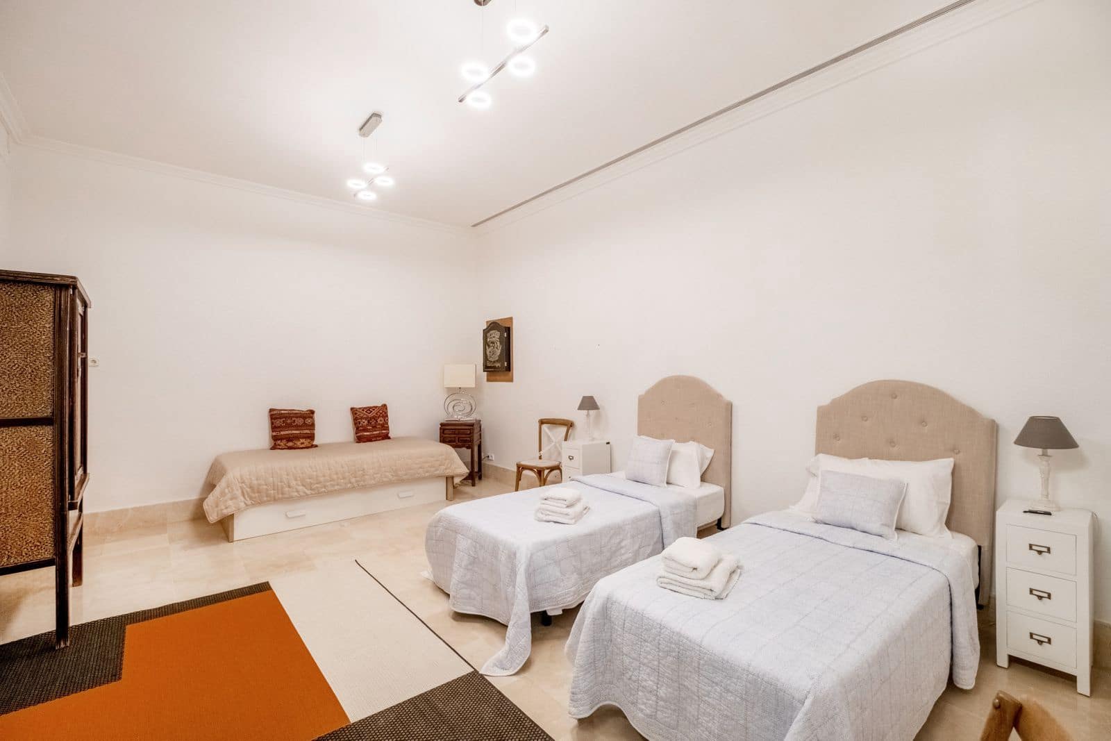 5 soverom Villa til salgs i Aloha Golf med svømmebasseng garasje - € 3 995 000 (Ref: 7358659)