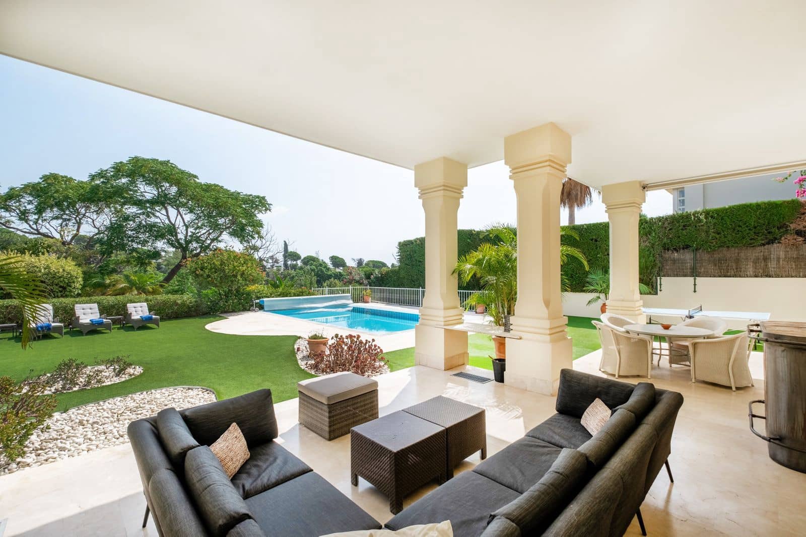 5 soverom Villa til salgs i Aloha Golf med svømmebasseng garasje - € 3 995 000 (Ref: 7358659)