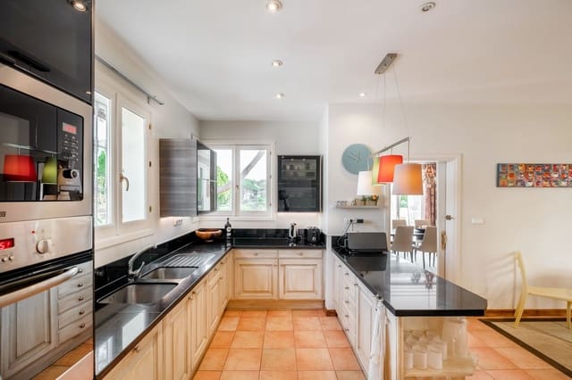 5 soverom Villa til salgs i Aloha Golf, Marbella med svømmebasseng garasje - € 3 995 000 (Ref: 7358659)