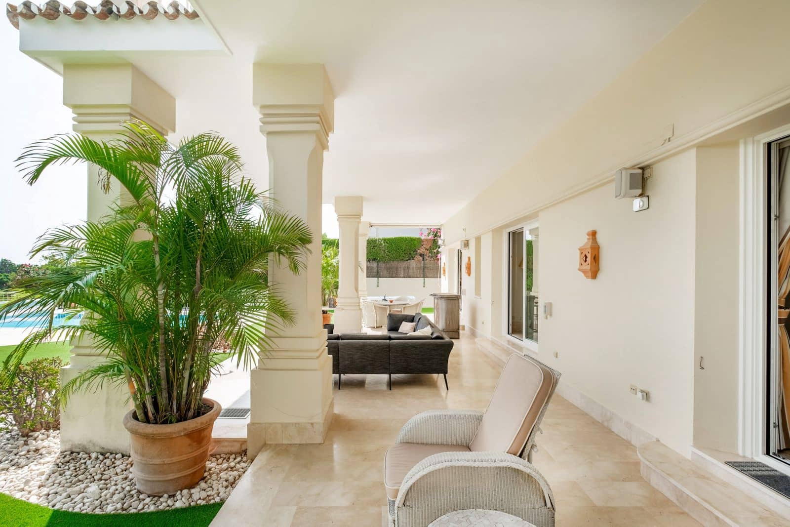 5 soverom Villa til salgs i Aloha Golf med svømmebasseng garasje - € 3 995 000 (Ref: 7358659)