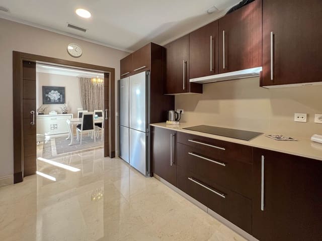 4 soverom Villa til salgs i San Pedro de Alcantara, Marbella med svømmebasseng garasje - € 1 330 000 (Ref: 7372146)