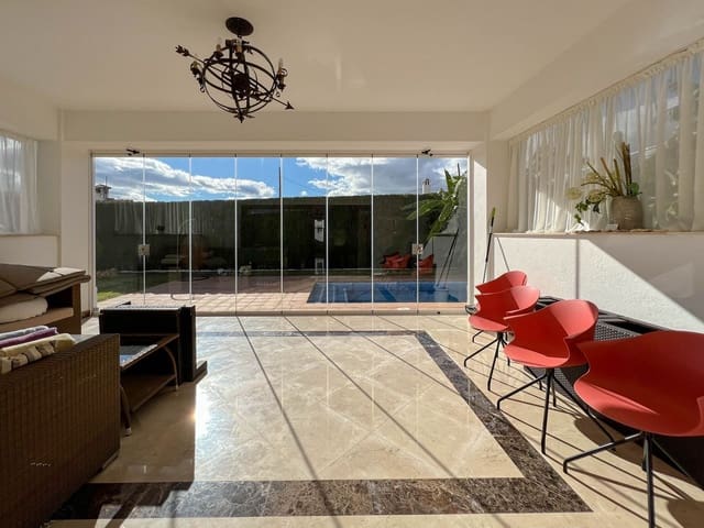 4 soverom Villa til salgs i San Pedro de Alcantara, Marbella med svømmebasseng garasje - € 1 330 000 (Ref: 7372146)