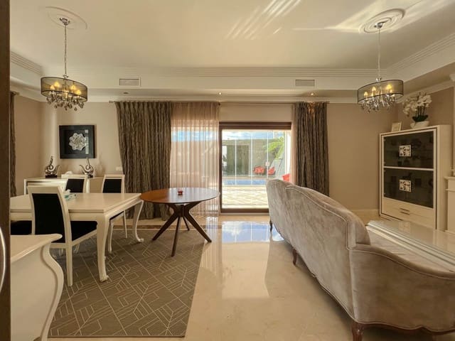 4 soverom Villa til salgs i San Pedro de Alcantara, Marbella med svømmebasseng garasje - € 1 330 000 (Ref: 7372146)