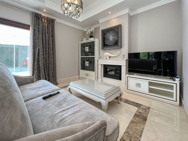 4 soverom Villa til salgs i San Pedro de Alcantara, Marbella med svømmebasseng garasje - € 1 330 000 (Ref: 7372146)