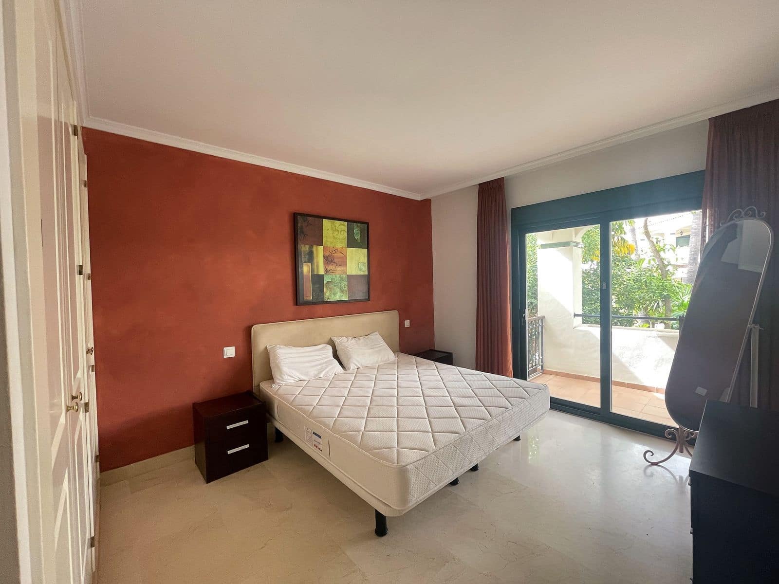 4 quarto Casa em Banda para venda em La Atalaya com piscina garagem - 565 000 € (Ref: 7383097)