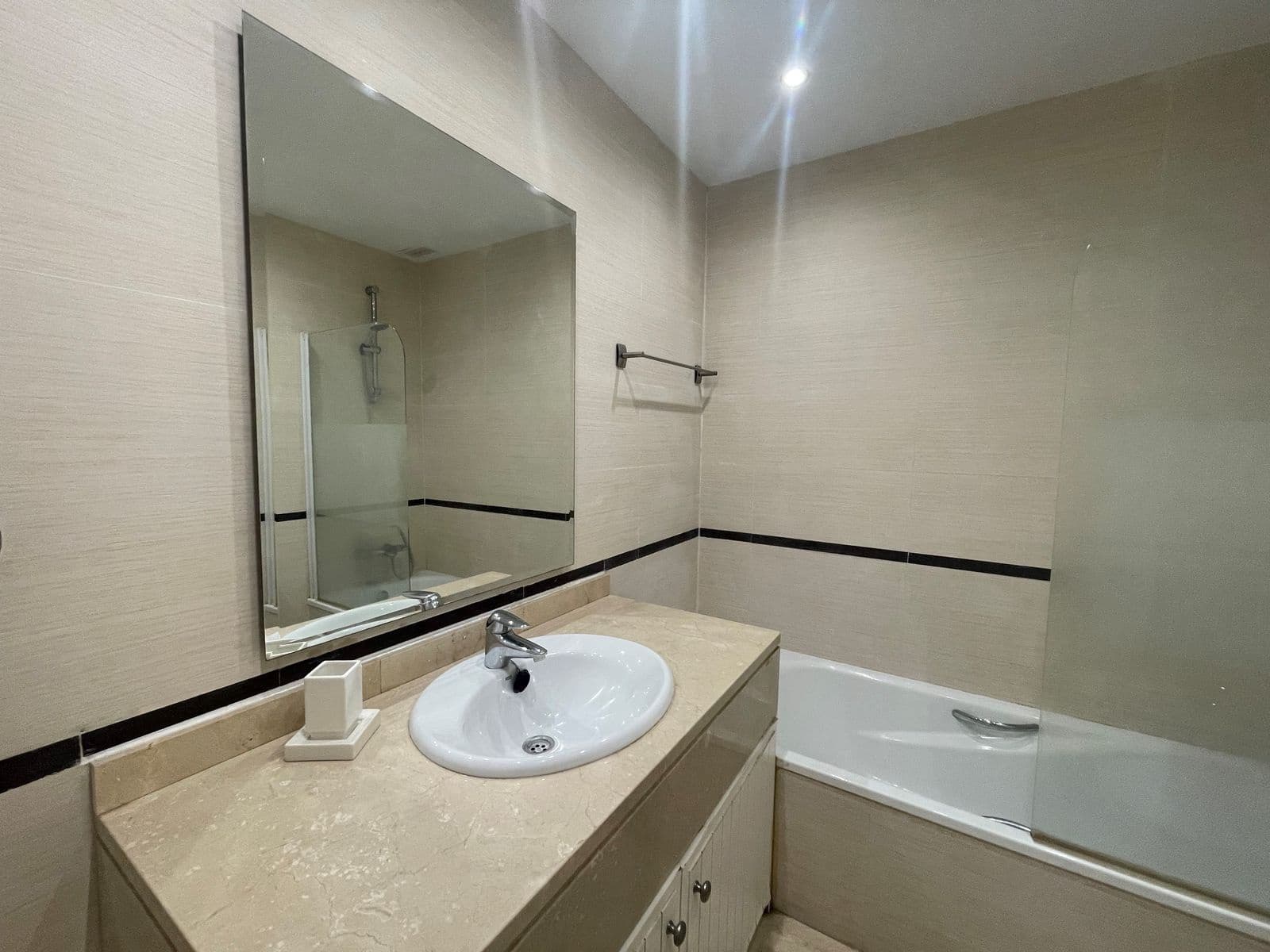 4 quarto Casa em Banda para venda em La Atalaya com piscina garagem - 565 000 € (Ref: 7383097)