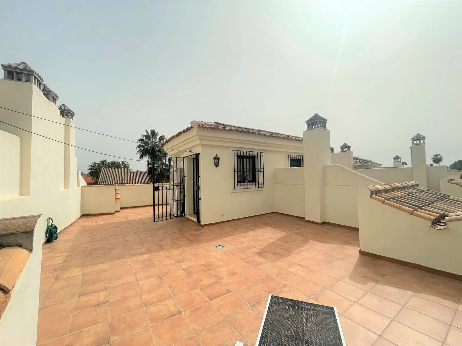 4 quarto Casa em Banda para venda em La Atalaya com piscina garagem - 565 000 € (Ref: 7383097)