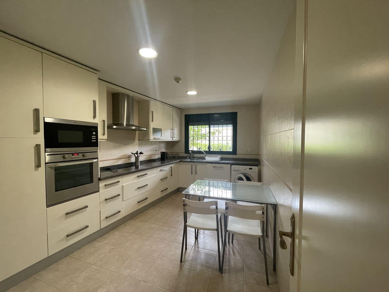 4 quarto Casa em Banda para venda em La Atalaya com piscina garagem - 565 000 € (Ref: 7383097)