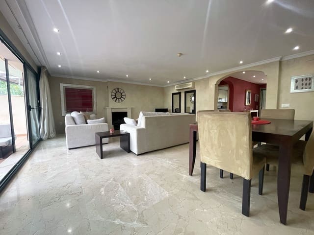 4 soveværelse Byhus til salg i La Atalaya, Villanueva de Algaidas med swimmingpool garage - € 565.000 (Ref: 7383097)